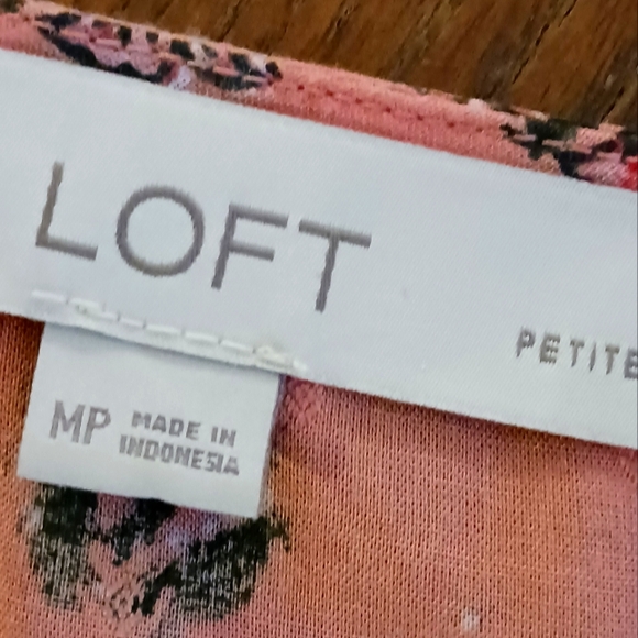 Loft Peplum Blouse Size Petite M EUC (Cami not included) - Picture 3 of 10